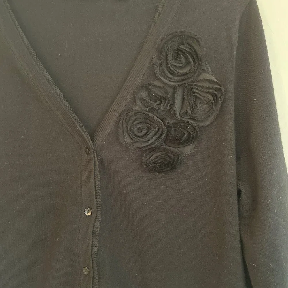 RED Black V Neck Cardigan Sweater with Floral Applique 3/4 Button Sleeve Size XL